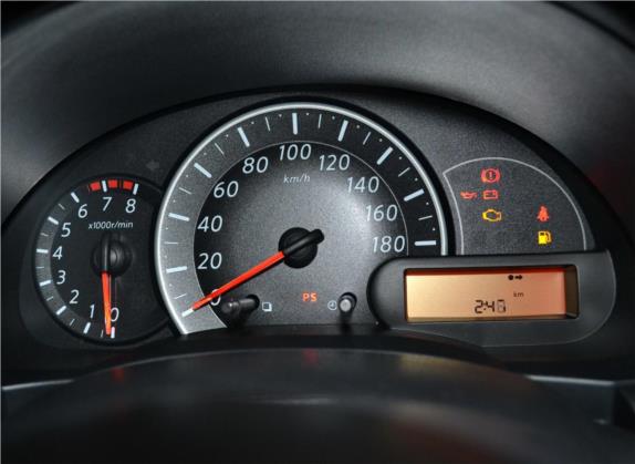 玛驰 2010款 1.5L 手动易型版 中控类   仪表盘
