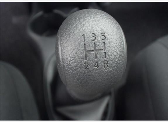 玛驰 2015款 1.2L 手动易享版 中控类   挡把