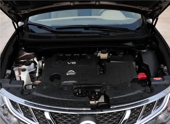 楼兰 2011款 3.5L CVT 其他细节类   发动机舱
