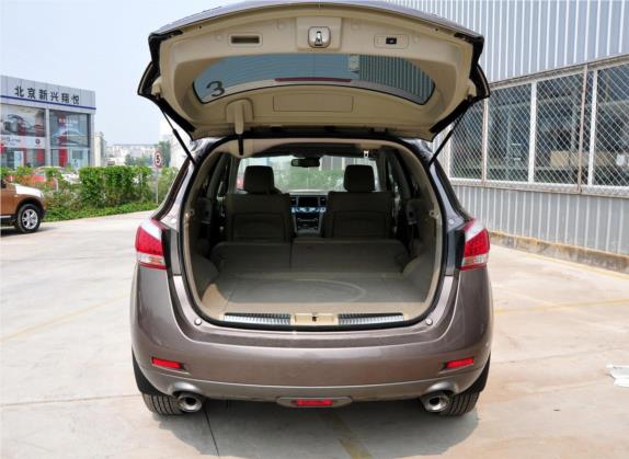 楼兰 2011款 3.5L CVT 车厢座椅   后备厢