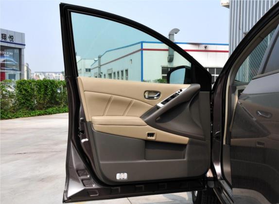 楼兰 2011款 3.5L CVT 车厢座椅   前门板