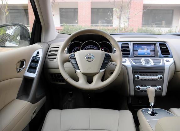 楼兰 2013款 3.5L CVT 荣耀版 中控类   驾驶位