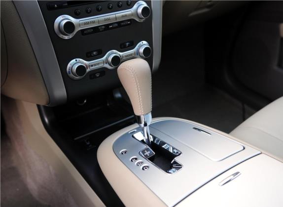 楼兰 2013款 3.5L CVT 荣耀版 中控类   挡把