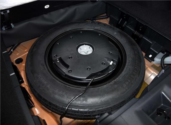 楼兰 2015款 2.5L XL NAVI 两驱智享版 其他细节类   备胎