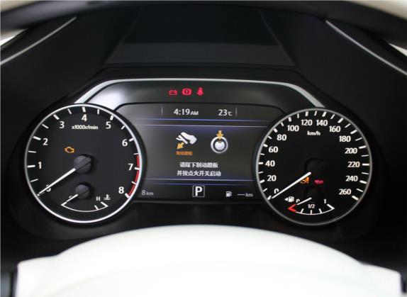 楼兰 2017款 2.5L XE 两驱精英版 中控类   仪表盘