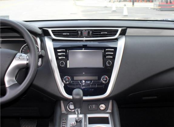 楼兰 2019款 2.5L XE 两驱精英版 国V 中控类   中控台