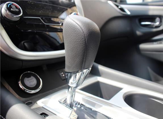 楼兰 2019款 2.5L XE 两驱精英版 国V 中控类   挡把
