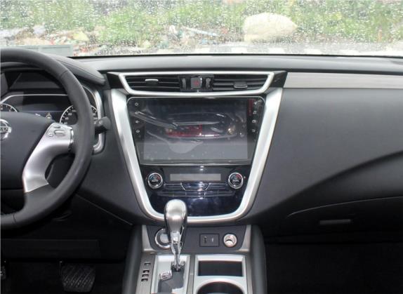 楼兰 2019款 2.5L XL 两驱智联豪华版 国V 中控类   中控台