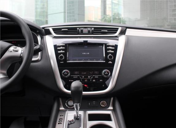 楼兰 2019款 2.5L XE 两驱精英版 国VI 中控类   中控台