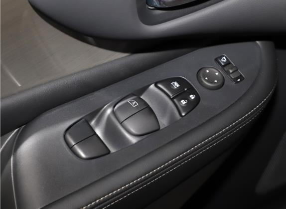 楼兰 2021款 2.5L XE 两驱精英版 车厢座椅   门窗控制
