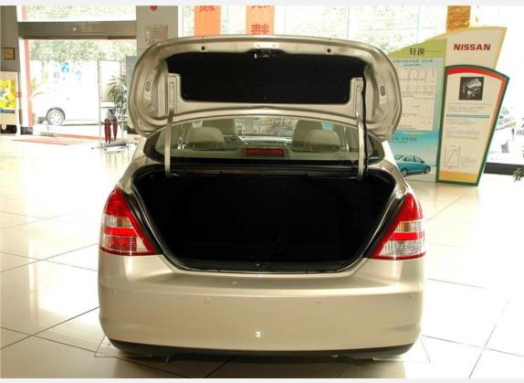 颐达 2008款 1.6L 自动尊贵型 车厢座椅   后备厢