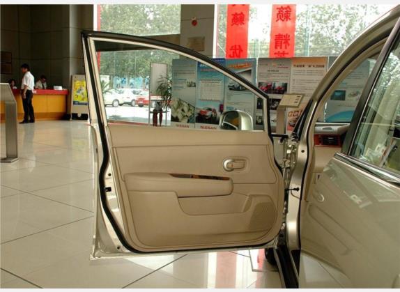 颐达 2008款 1.6L 自动尊贵型 车厢座椅   前门板