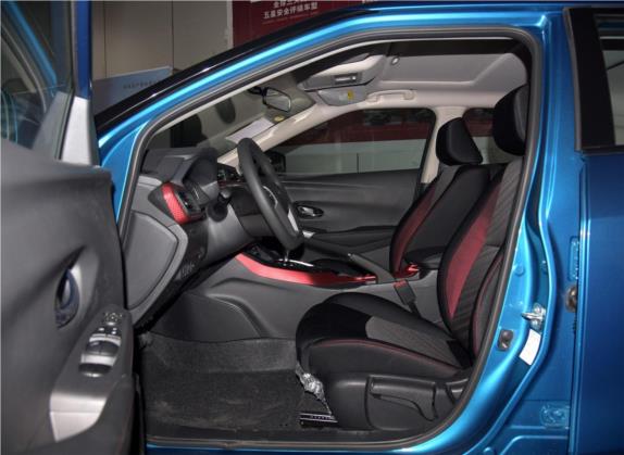 蓝鸟 2016款 1.6L CVT智酷版 车厢座椅   前排空间