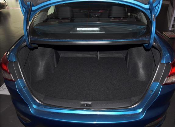 蓝鸟 2016款 1.6L CVT智酷版 车厢座椅   后备厢