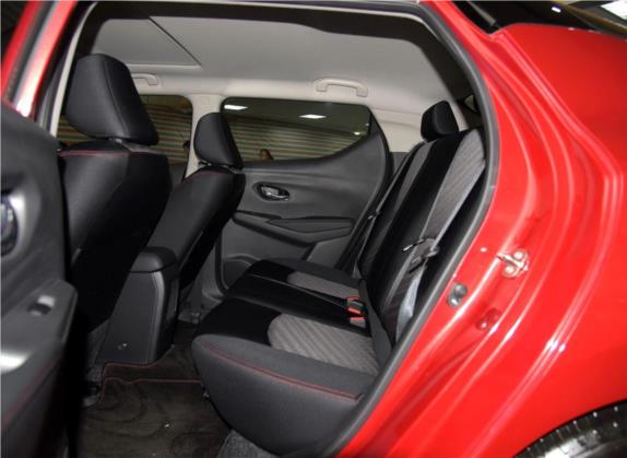 蓝鸟 2016款 1.6L CVT炫酷版 车厢座椅   后排空间