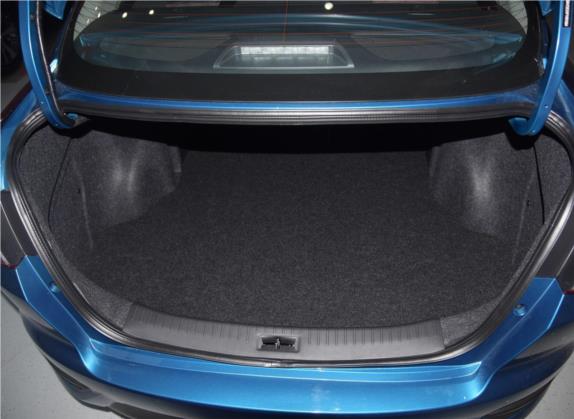 蓝鸟 2016款 1.6L 手动炫酷版 车厢座椅   后备厢