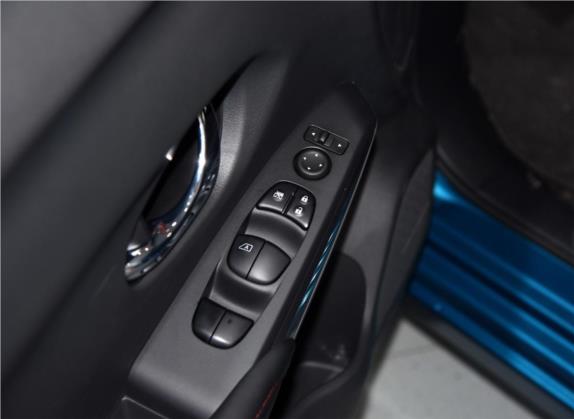 蓝鸟 2016款 1.6L 手动炫酷版 车厢座椅   门窗控制