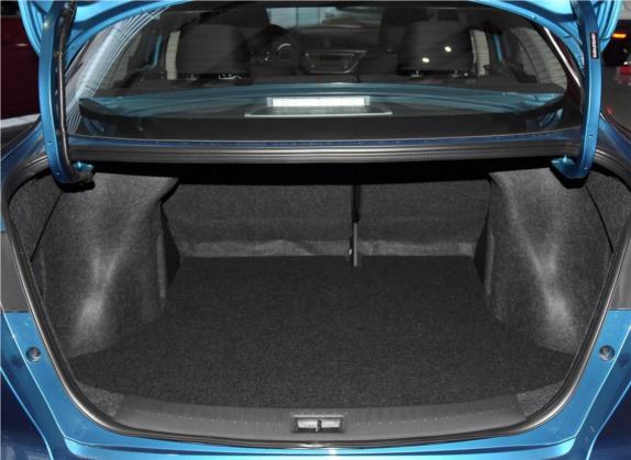 蓝鸟 2016款 1.6L 手动时尚版 车厢座椅   后备厢