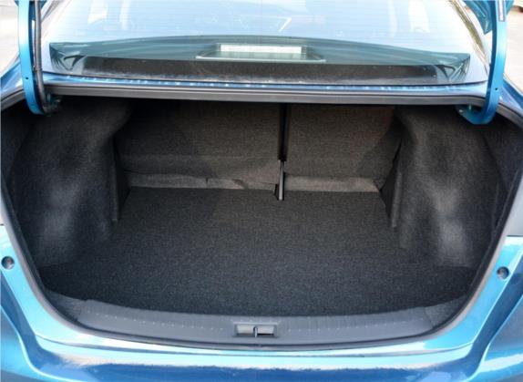 蓝鸟 2020款 1.6L CVT炫酷版 车厢座椅   后备厢