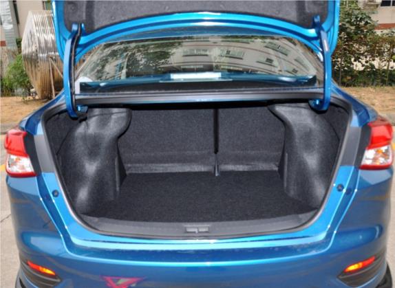 蓝鸟 2020款 1.6L CVT智联高能版 车厢座椅   后备厢