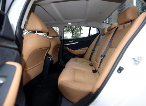 西玛 2016款 2.5L XV 至尊版 车厢座椅   后排空间