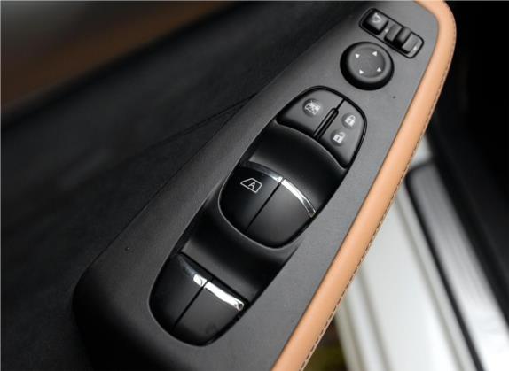 西玛 2016款 2.5L XV 至尊版 车厢座椅   门窗控制