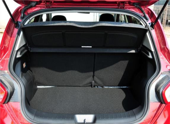 骐达TIIDA 2011款 1.6L 手动舒适型 车厢座椅   后备厢