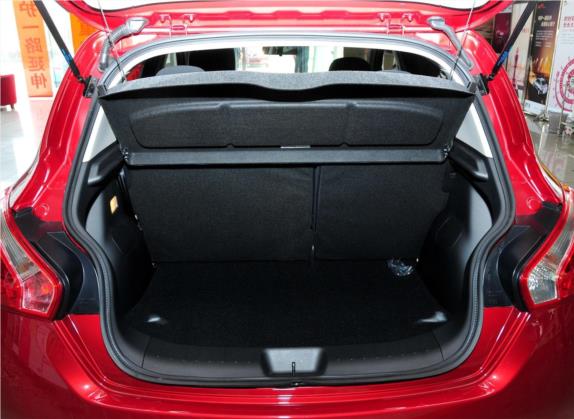 骐达TIIDA 2011款 1.6L CVT舒适型 车厢座椅   后备厢