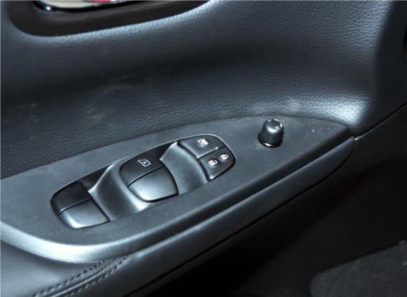 骐达TIIDA 2011款 1.6L CVT舒适型 车厢座椅   门窗控制