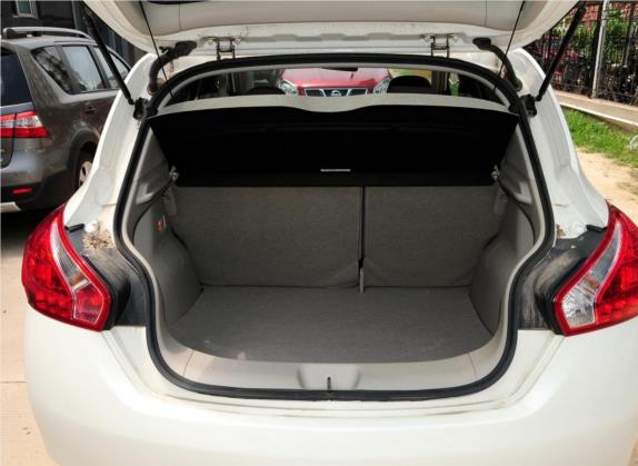 骐达TIIDA 2011款 1.6L 手动智能型 车厢座椅   后备厢