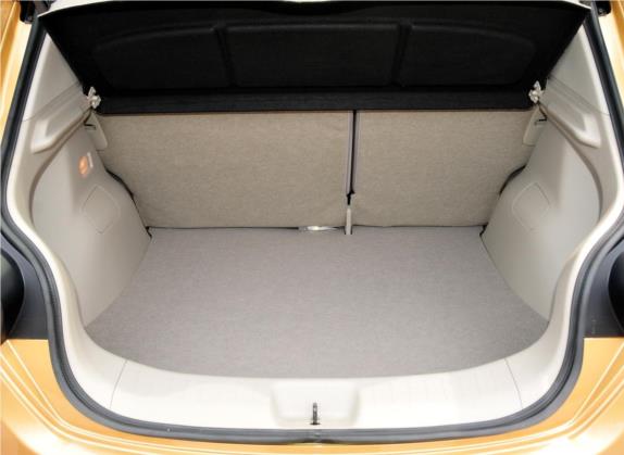 骐达TIIDA 2011款 1.6L CVT智能型 车厢座椅   后备厢