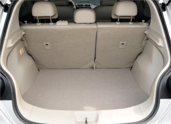 骐达TIIDA 2011款 1.6L CVT豪华型 车厢座椅   后备厢