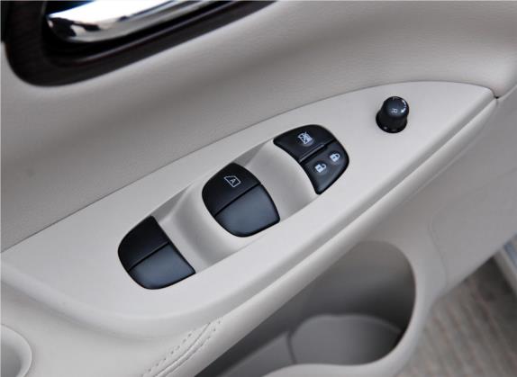 骐达TIIDA 2011款 1.6L CVT豪华型 车厢座椅   门窗控制