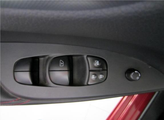 骐达TIIDA 2011款 1.6T 手动炫动版 车厢座椅   门窗控制