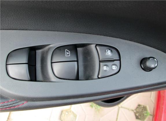 骐达TIIDA 2011款 1.6T 手动致酷版 车厢座椅   门窗控制