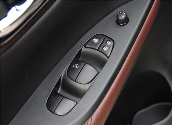 骐达TIIDA 2013款 1.6L CVT酷咖版 车厢座椅   门窗控制