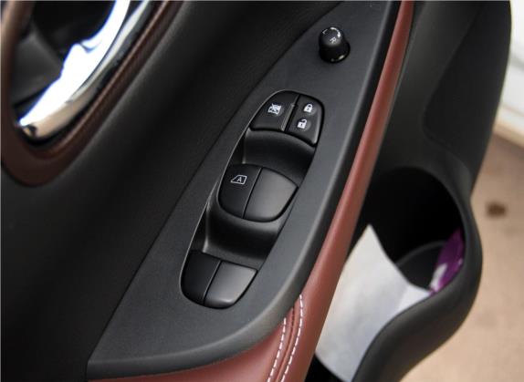 骐达TIIDA 2014款 1.6L CVT酷咖版 车厢座椅   门窗控制
