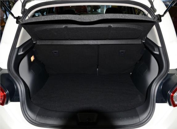 骐达TIIDA 2014款 1.6L CVT舒适型 车厢座椅   后备厢