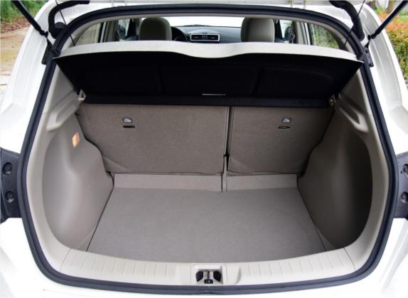 骐达TIIDA 2016款 1.6L CVT智尊版 车厢座椅   后备厢