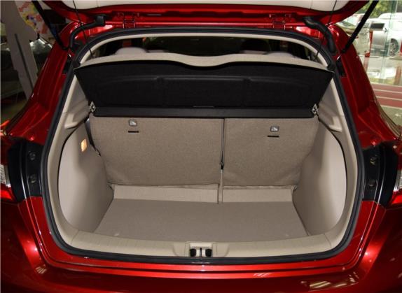 骐达TIIDA 2016款 1.6L 手动乐动版 车厢座椅   后备厢
