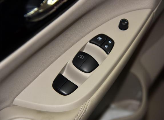 骐达TIIDA 2016款 1.6L 手动乐动版 车厢座椅   门窗控制