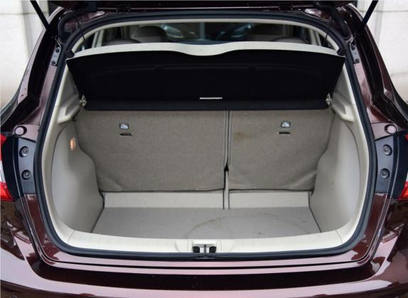 骐达TIIDA 2016款 1.6L 手动酷动版 车厢座椅   后备厢