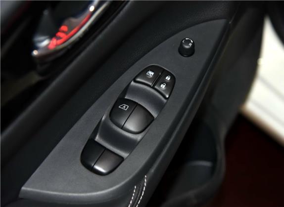 骐达TIIDA 2016款 1.6L CVT酷动版 车厢座椅   门窗控制