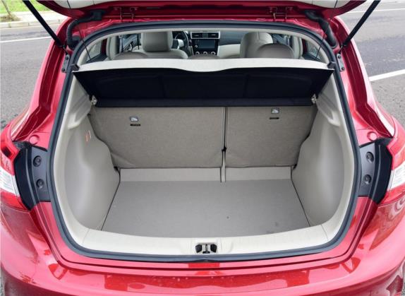 骐达TIIDA 2016款 1.6L CVT智行版 车厢座椅   后备厢