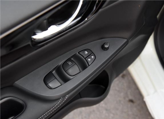 骐达TIIDA 2019款 1.6L CVT智行版 国V 车厢座椅   门窗控制
