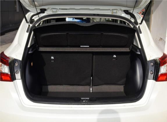 骐达TIIDA 2019款 1.6L CVT智尊版 国V 车厢座椅   后备厢