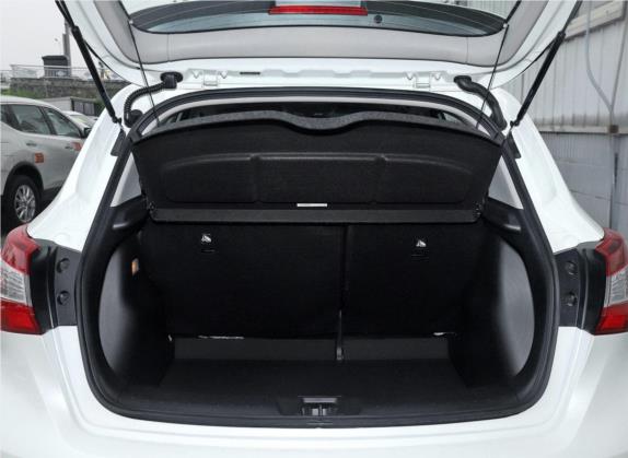 骐达TIIDA 2019款 1.6L CVT智行版 国VI 车厢座椅   后备厢