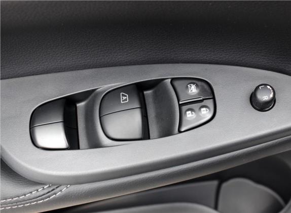 骐达TIIDA 2019款 1.6L CVT智尊版 国VI 车厢座椅   门窗控制