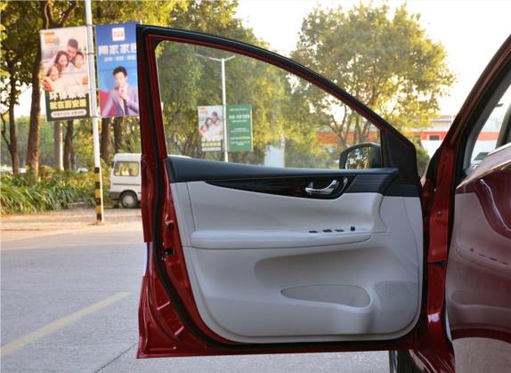 骐达TIIDA 2020款 1.6L 手动乐动版 车厢座椅   前门板