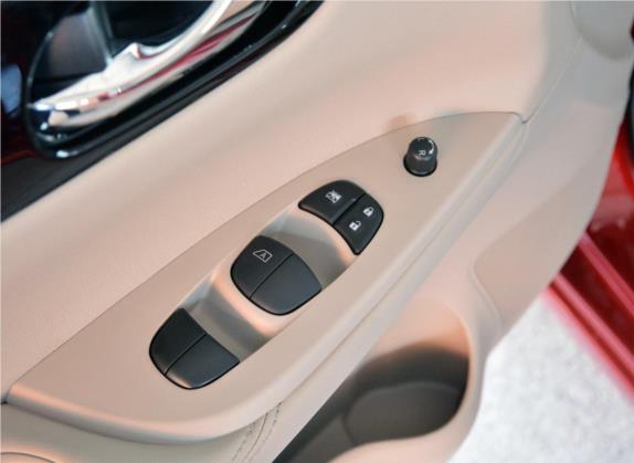 骐达TIIDA 2020款 1.6L 手动乐动版 车厢座椅   门窗控制